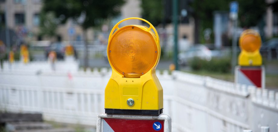 Die Sicherung und Absperrung an einer Baustelle