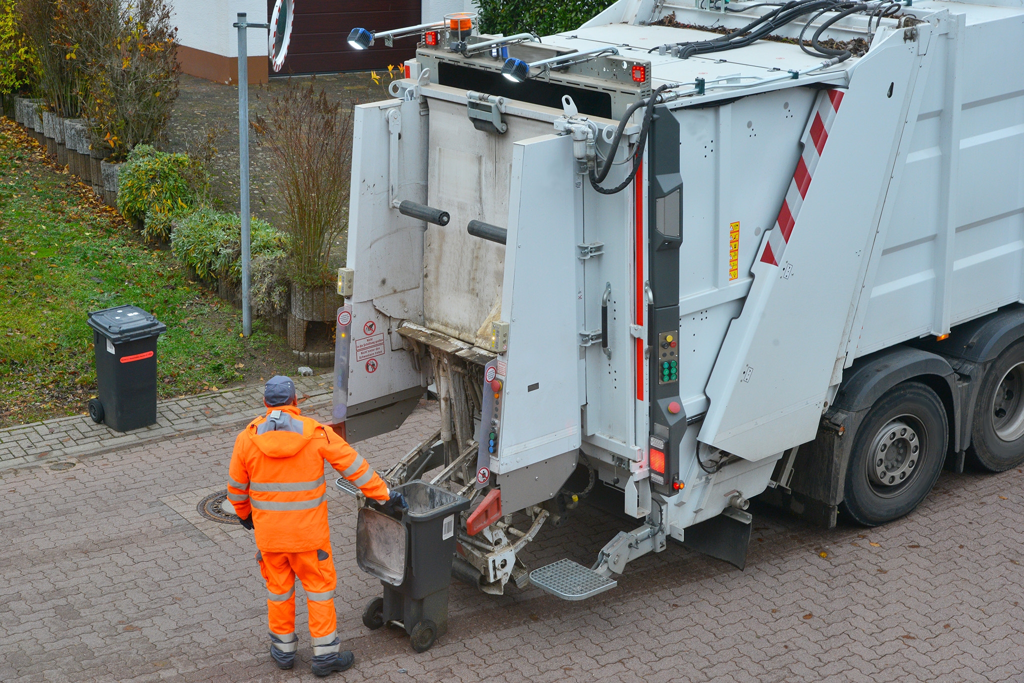 Öffentliche Müllabfuhr bei der Müllsammlung