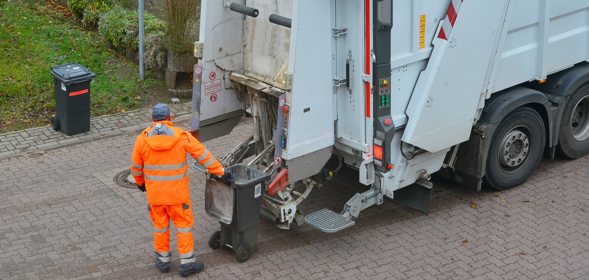 Öffentliche Müllabfuhr bei der Müllsammlung