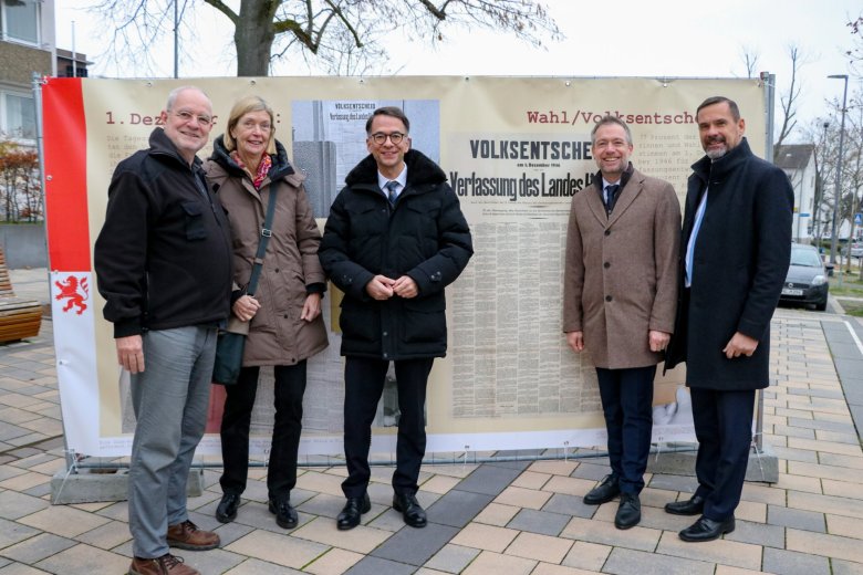 Zaun-Ausstellung "Die Entstehung der Hessischen Verfassung"