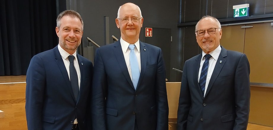 Konstituierung der Stadtverordnetenversammlung. Von links: Bürgermeister Steffen Bonk, Stadtverordnetenvorsteher Heino von Winning und Stadtverordnetenvorsteher a.D. Jürgen Galinski