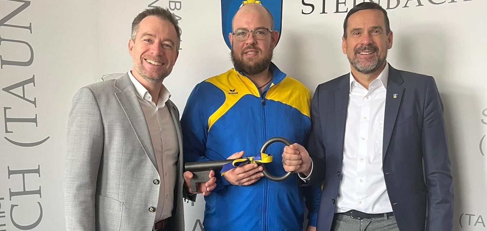 Von links: Bürgermeister Steffen Bonk, Vorsitzender des SCC Johannes Bender, Erster Stadtrat Lars Knobloch Von links: Bürgermeister Steffen Bonk, Vorsitzender des SCC Johannes Bender, Erster Stadtrat Lars Knobloch